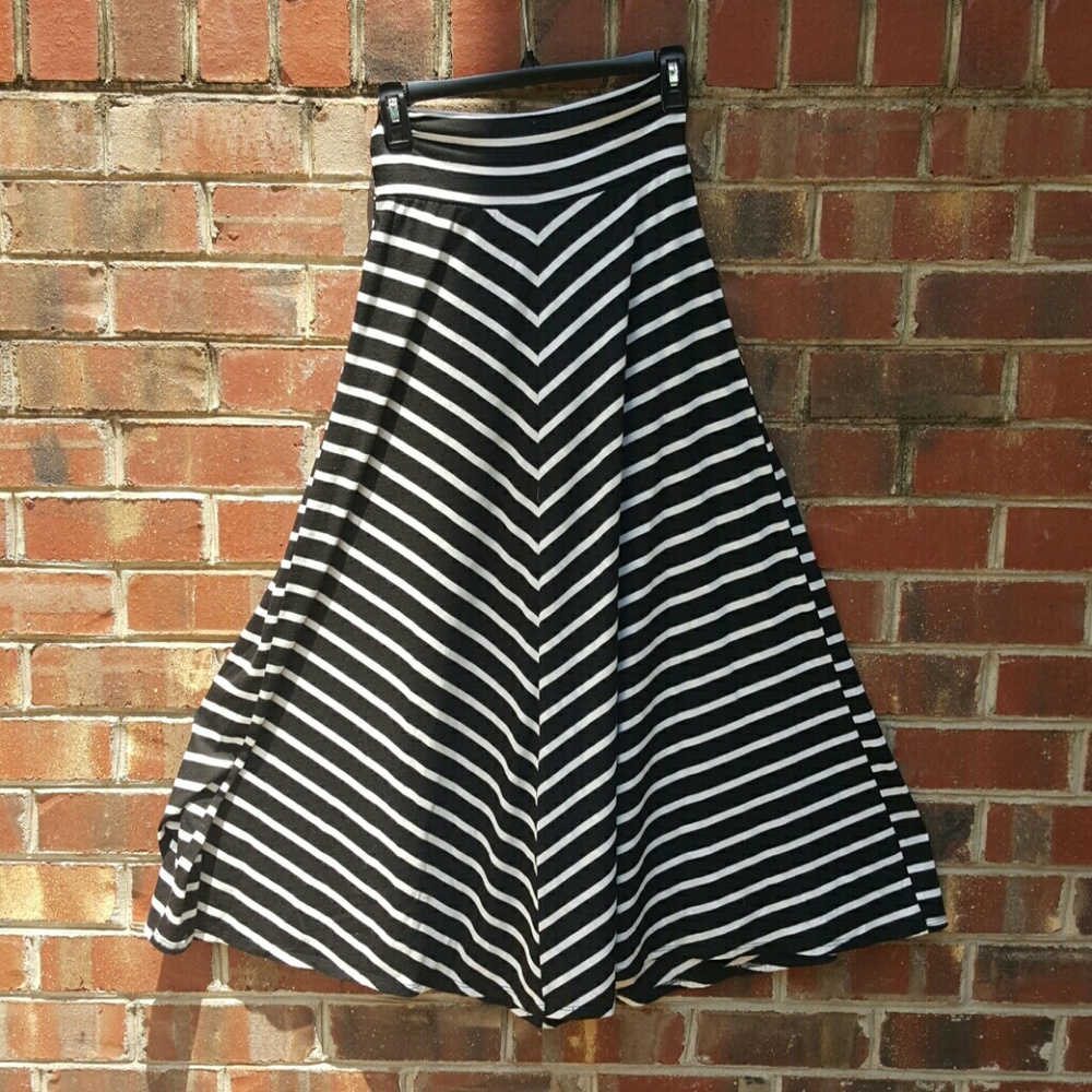 Black and white maxi skirt